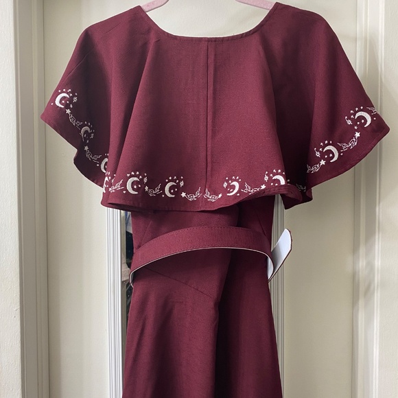 Unique Vintage 1970s Moon and Stars Embroidered Capelet Swing Dress - Picture 4 of 14